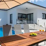 Casa L Villa *