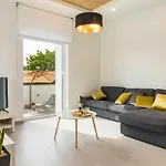 Casa L Villa