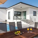 Casa L Villa Pula