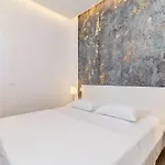 Casa L Villa *