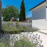 Casa L * Pula