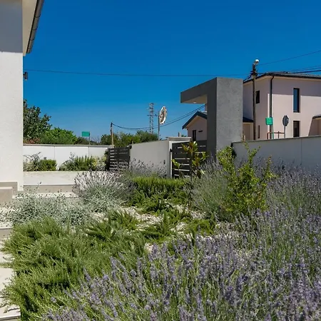Casa L Vila *
