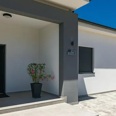 Casa L Vila Pula